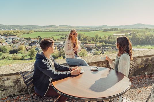 Rastpause an der Burg Stettenfels | Touristikgemeinschaft HeilbronnerLand | Chris Frumolt