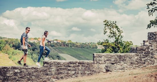 Forchtenberg, Radfahrer bei Ruine, Foto: Chris Frumolt